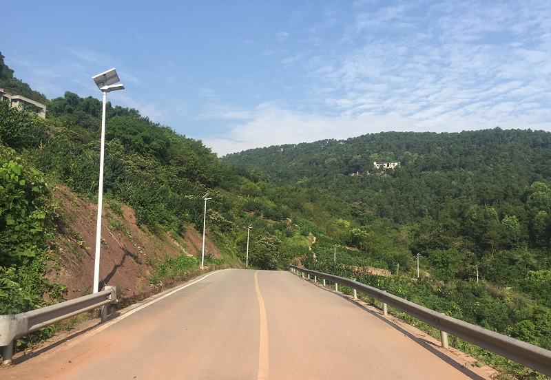 測(cè)量太陽(yáng)能路燈的燈桿垂直度誤差范圍